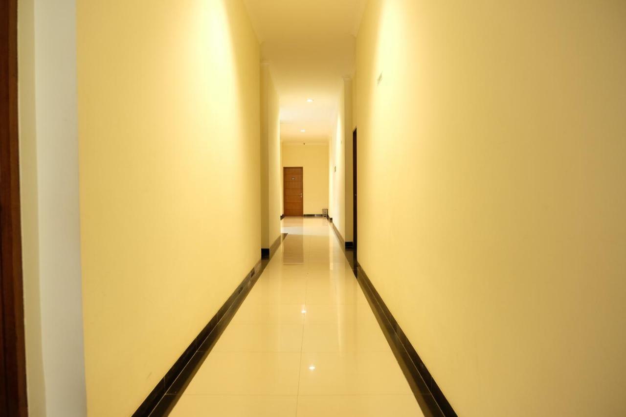 Oyo 1616 Hotel Central City 2 Tanjung Pandan Luaran gambar