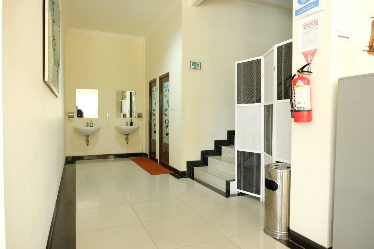 Oyo 1616 Hotel Central City 2 Tanjung Pandan Luaran gambar