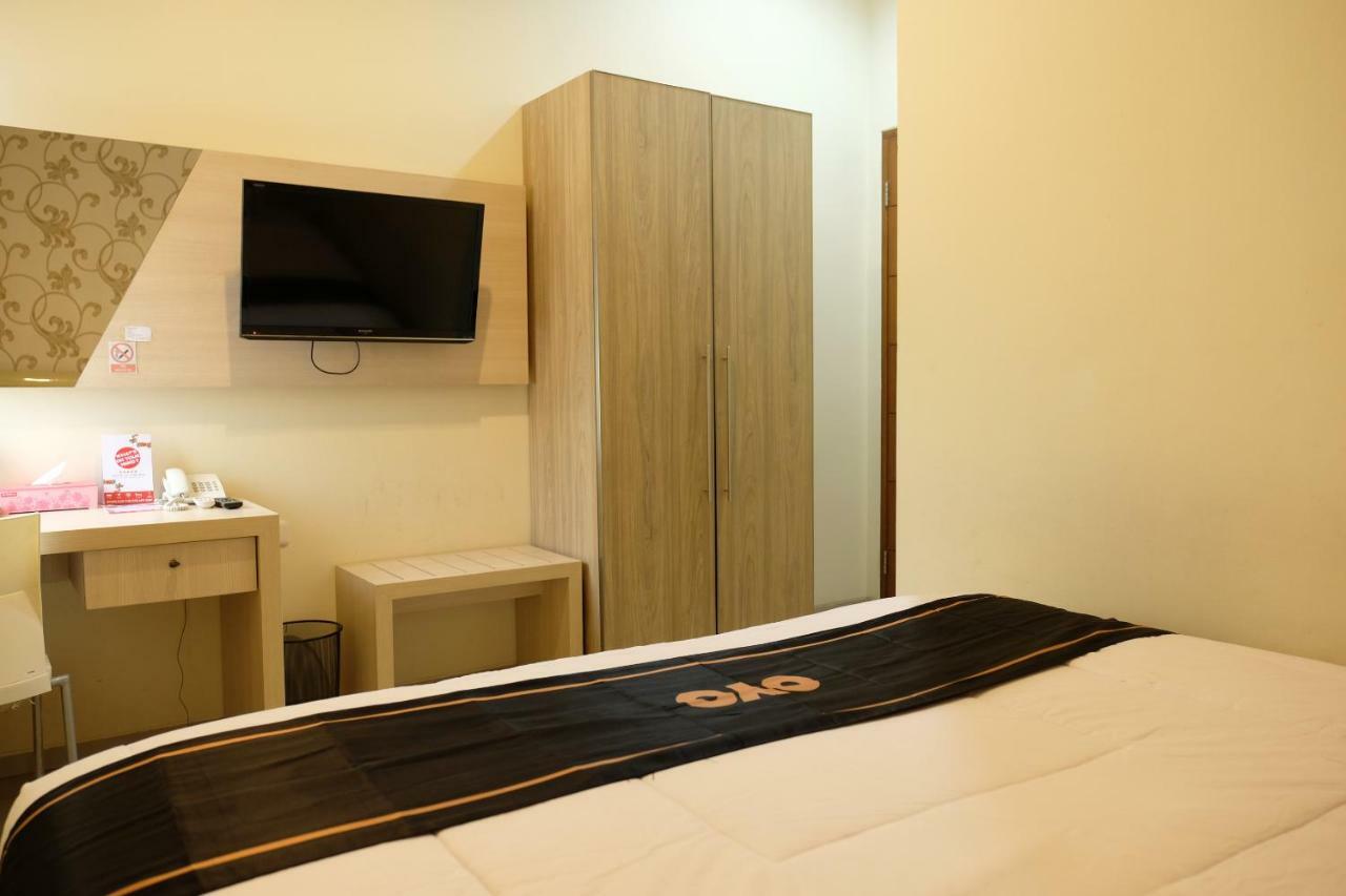 Oyo 1616 Hotel Central City 2 Tanjung Pandan Luaran gambar