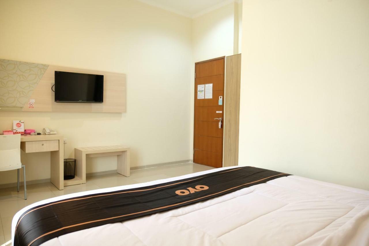 Oyo 1616 Hotel Central City 2 Tanjung Pandan Luaran gambar
