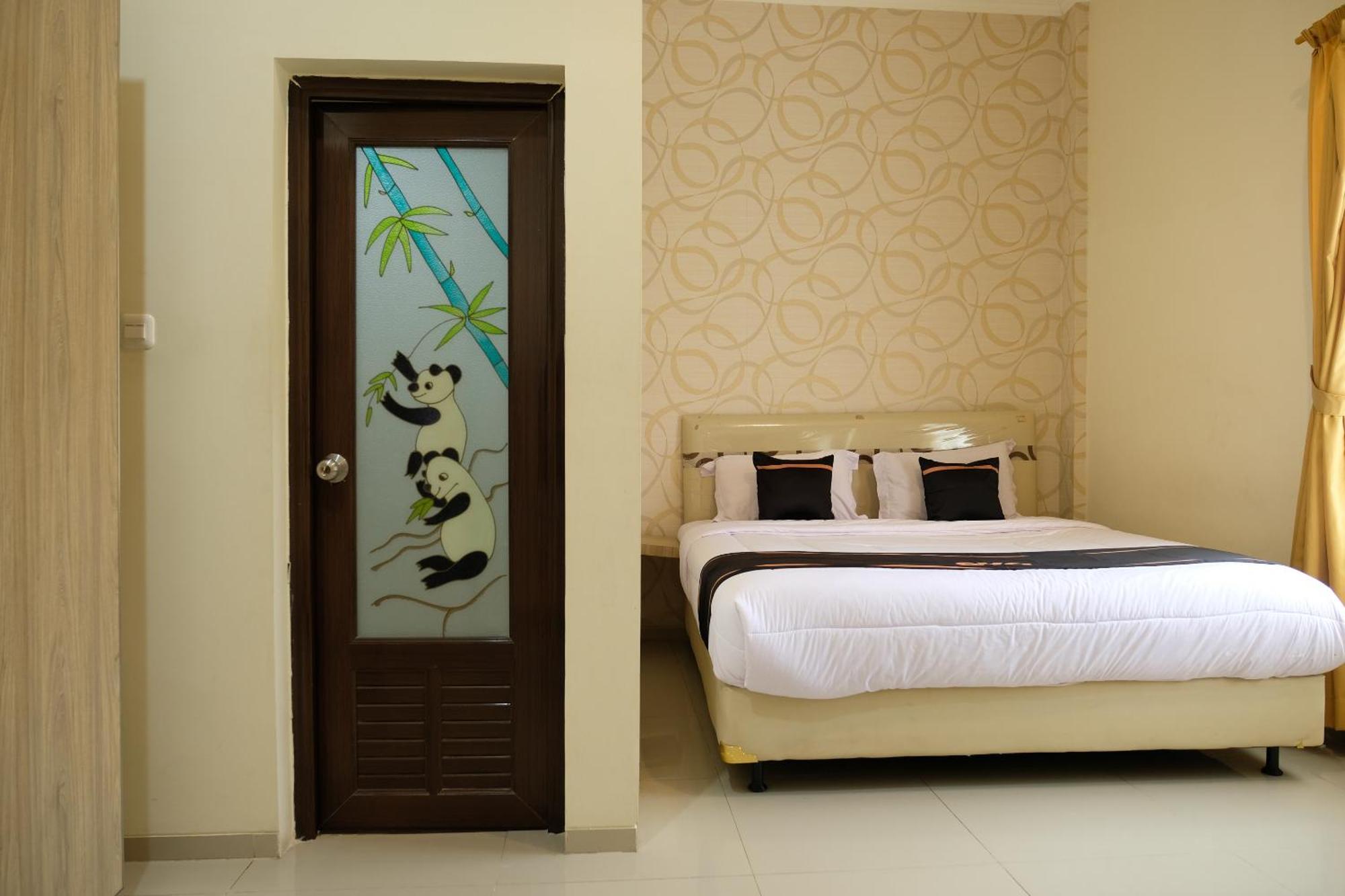 Oyo 1616 Hotel Central City 2 Tanjung Pandan Luaran gambar