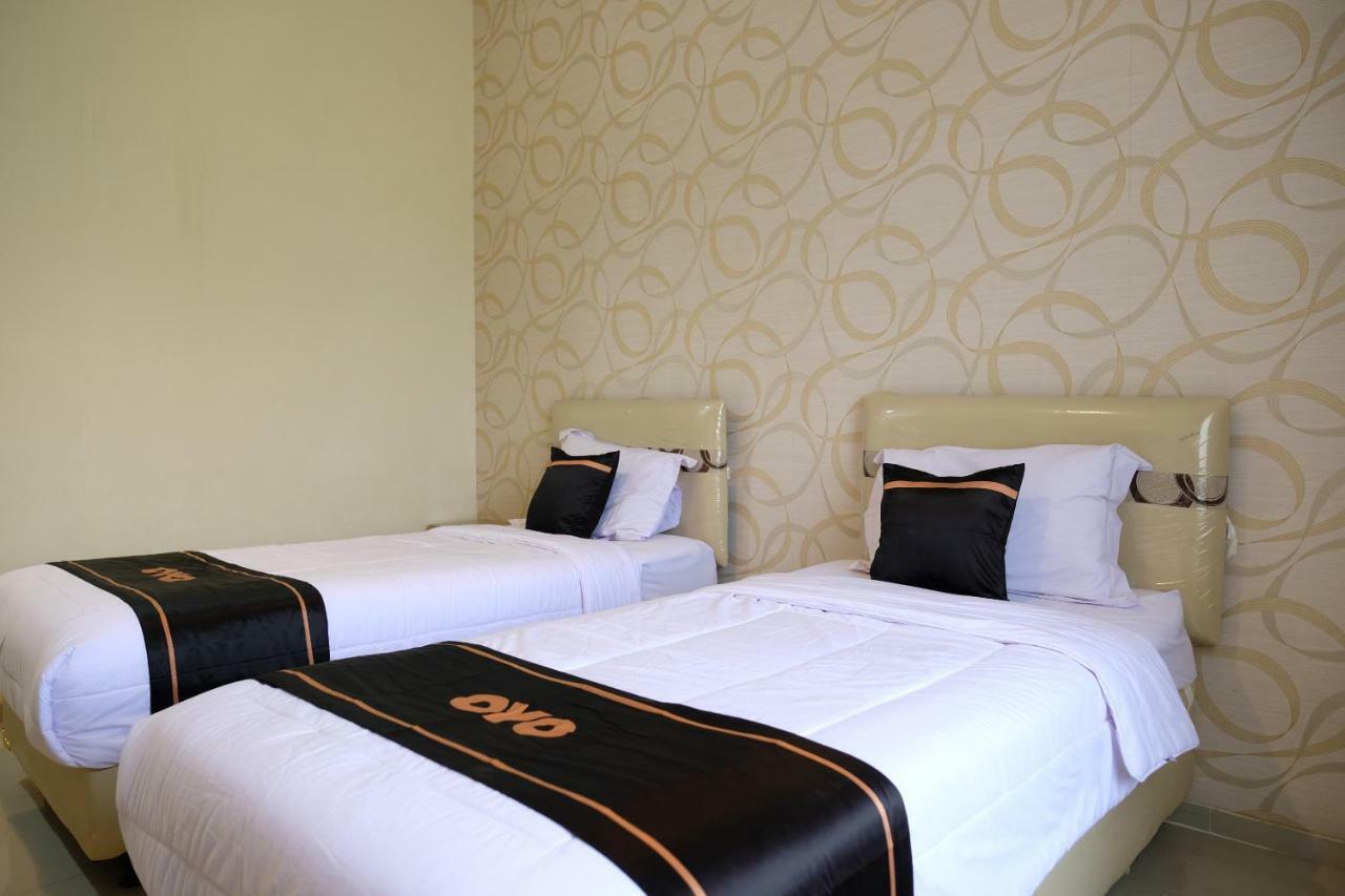Oyo 1616 Hotel Central City 2 Tanjung Pandan Luaran gambar