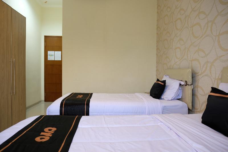 Oyo 1616 Hotel Central City 2 Tanjung Pandan Luaran gambar