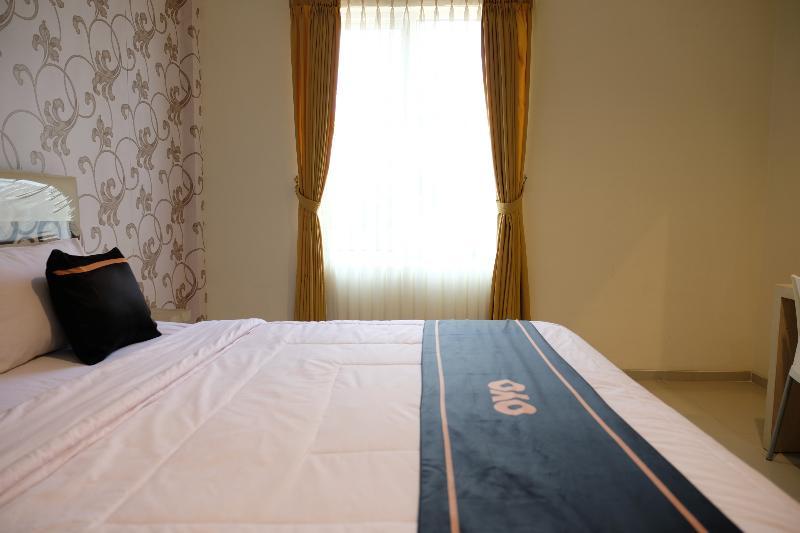 Oyo 1616 Hotel Central City 2 Tanjung Pandan Luaran gambar