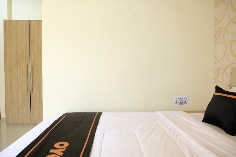 Oyo 1616 Hotel Central City 2 Tanjung Pandan Luaran gambar