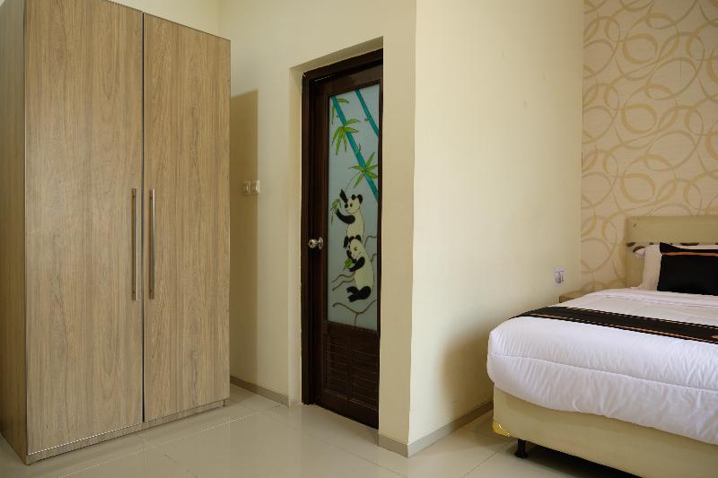 Oyo 1616 Hotel Central City 2 Tanjung Pandan Luaran gambar