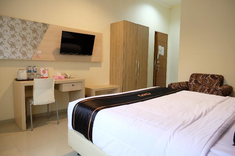Oyo 1616 Hotel Central City 2 Tanjung Pandan Luaran gambar